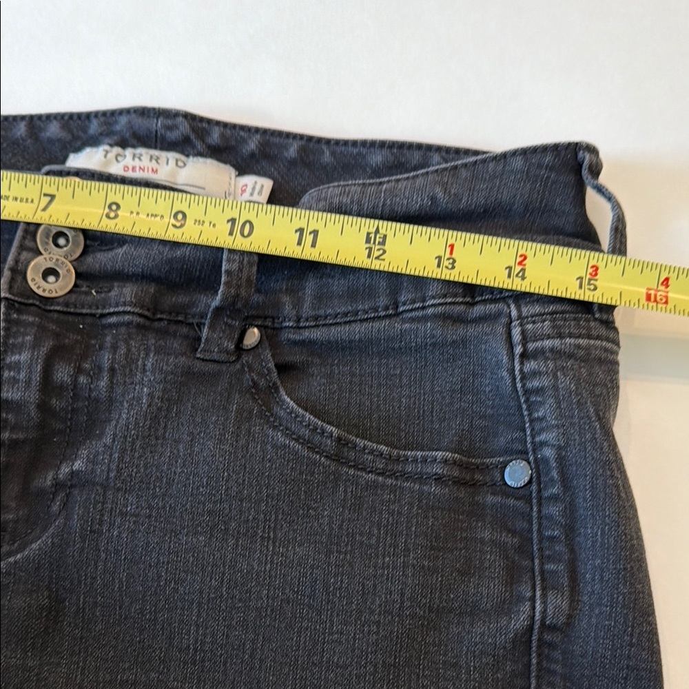 Black Mid-Length Denim Shorts - Picture 3 of 4
